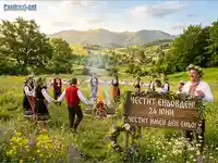 Празник Еньовден: Българи в народни носии танцуват хоро около огън сред природата, отбелязвайки летния празник.